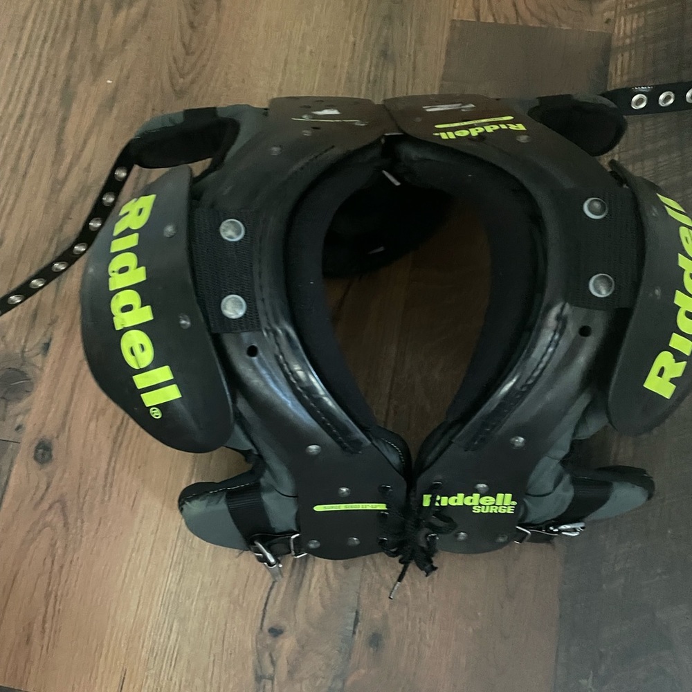 Youth Russell Shoulder Pads for 60 lbs. 11”-12” like new